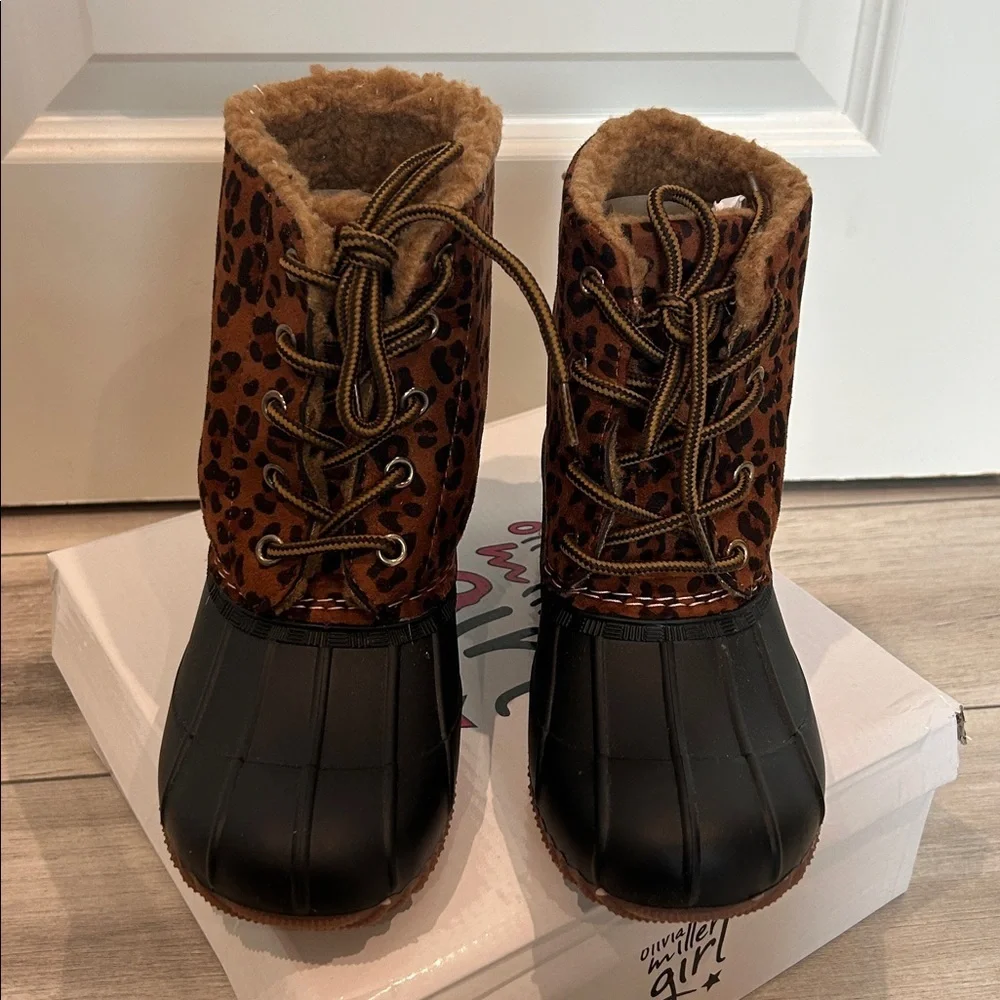 Olivia Miller Girl! Girls leopard print snow rain faux fur lined boots size 4